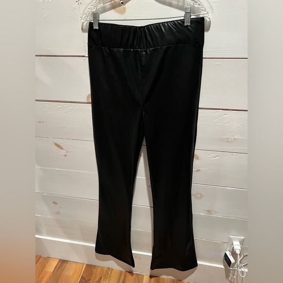 Show Me Your MuMu Nashville pull on Black Flared Pants, size large, NWT - Picture 2 of 10